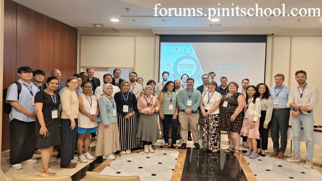 Prof. Mahendrawathi Presentasi di Seville